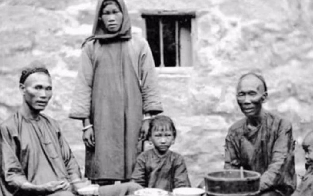 民国时，有一种陋习叫“典妻”，穷人家低价将自己老婆“租”出去3至5年，给40、5