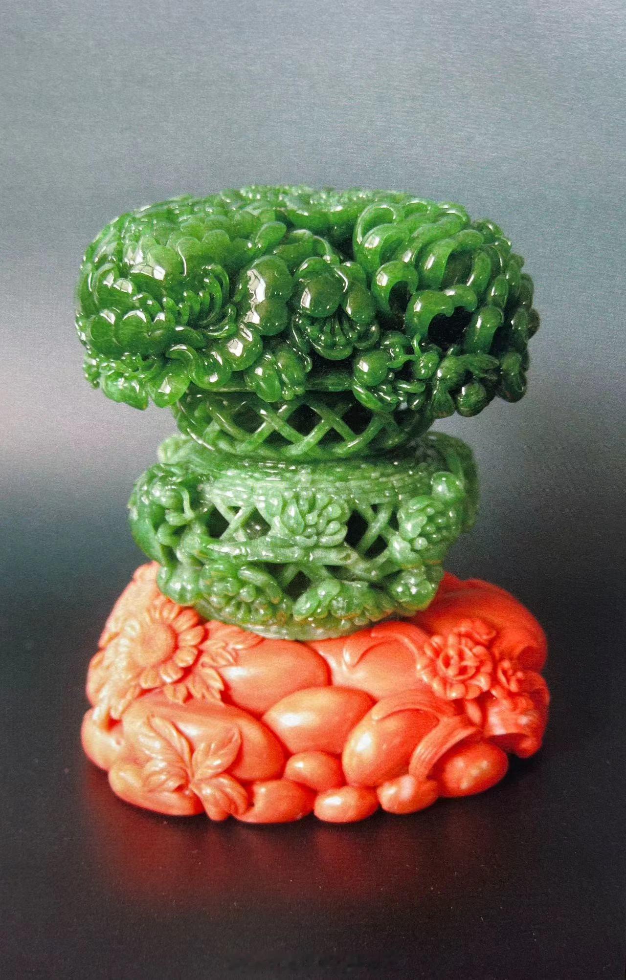 #上海非遗##海派玉雕#四季花篮作者：袁新根年代：2002年规格：8x6x11c