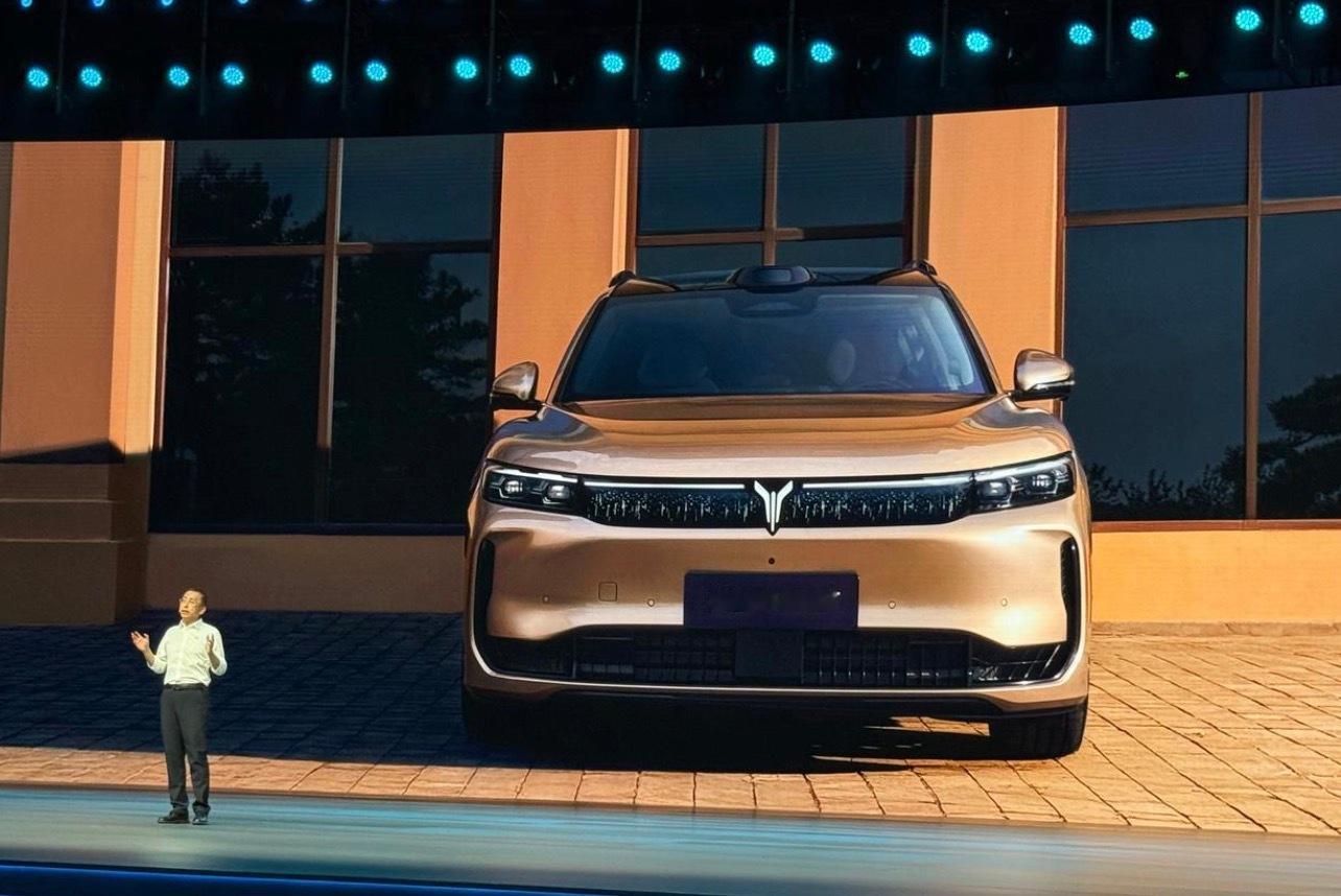 20多万买台中大型SUV，还有华为“全家桶”！岚图FREE+上市，售价21.99