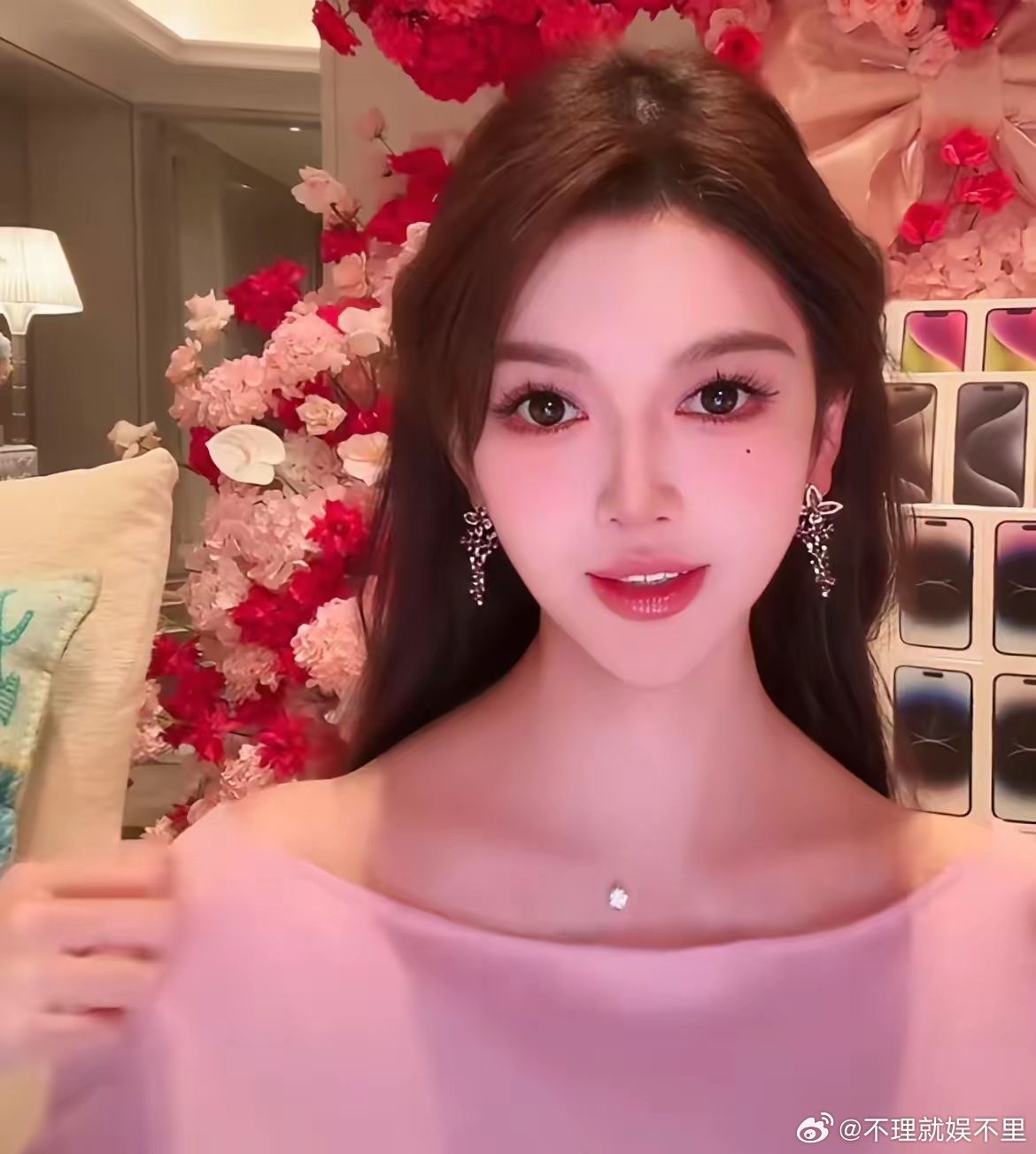 黄晓明学习好也就罢了他找女朋友，还有一个共性不是漂亮，而是女人要自力更生，而不是