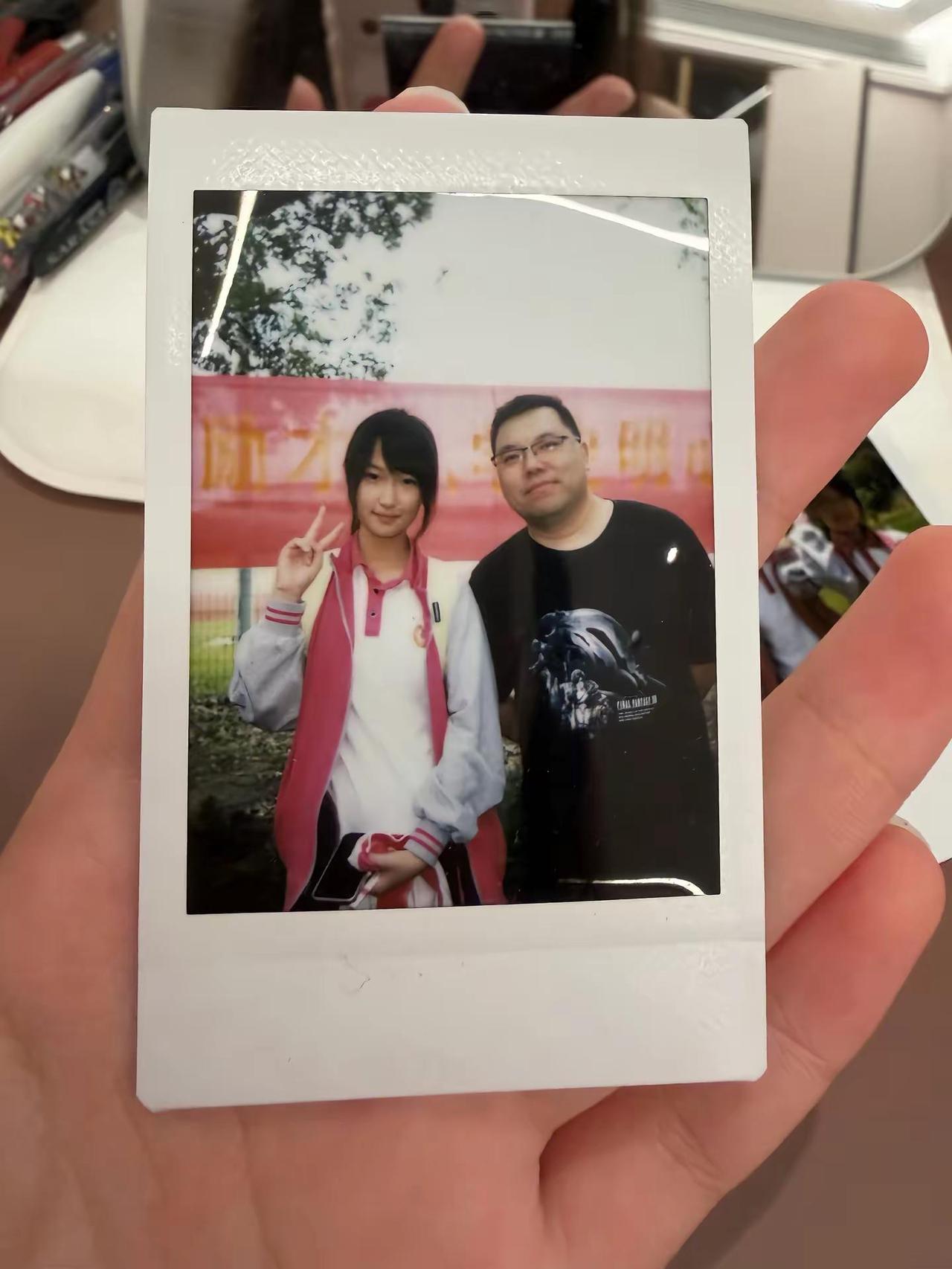 回忆。毛毛你的所有预言都成真了。😭我们第一张拍立得 藏在旧照片里的校园时光 校