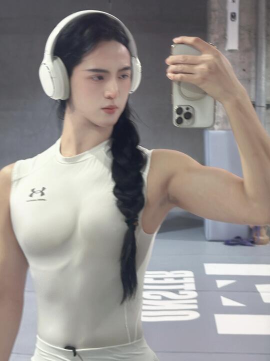 长发男生｜左滑帮我剪短发