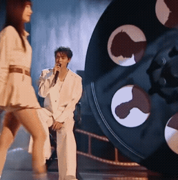 #秦霄贤新歌想回到那一天首唱##你好星期六#秦霄贤带着新歌回好六啦[好喜欢]《想