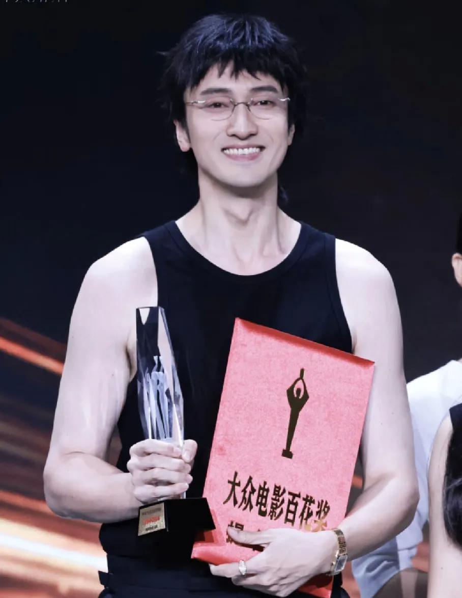 这么多明星里，
最搞不懂王传君了，
都41岁了，出道也快20年了，活动也参加了不