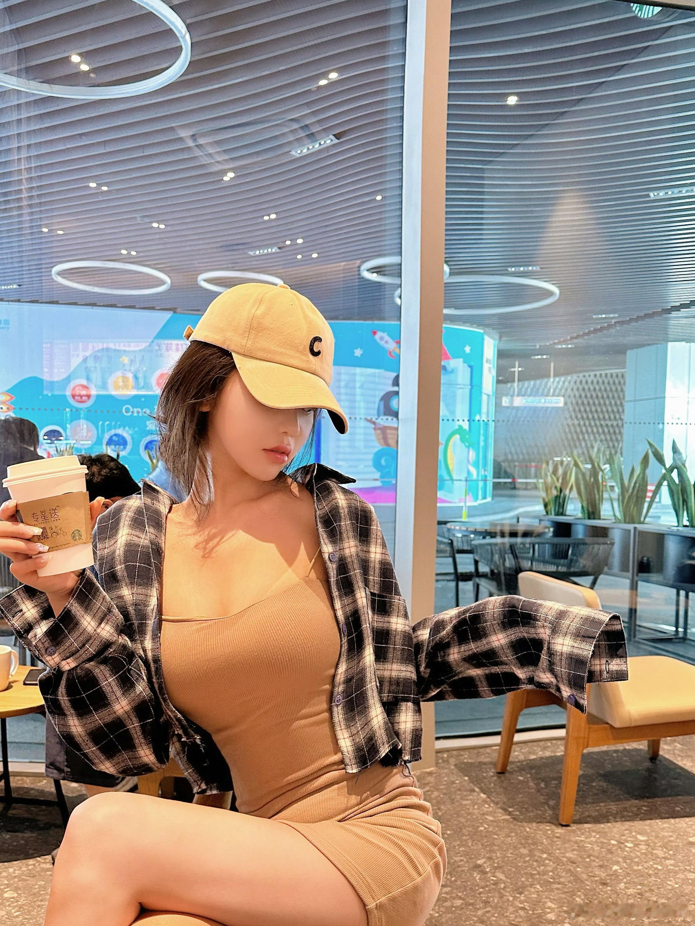 我奉劝鹿晗粉丝千万别骂司晓迪，否则鹿晗会很惨……关晓彤鹿晗关晓彤最后公开同框关晓