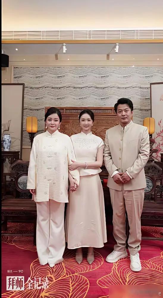 4月6日，辛巴这场收徒大戏直接把网红圈震懵了！净手整冠、三拜九叩、束修六礼，坐拥