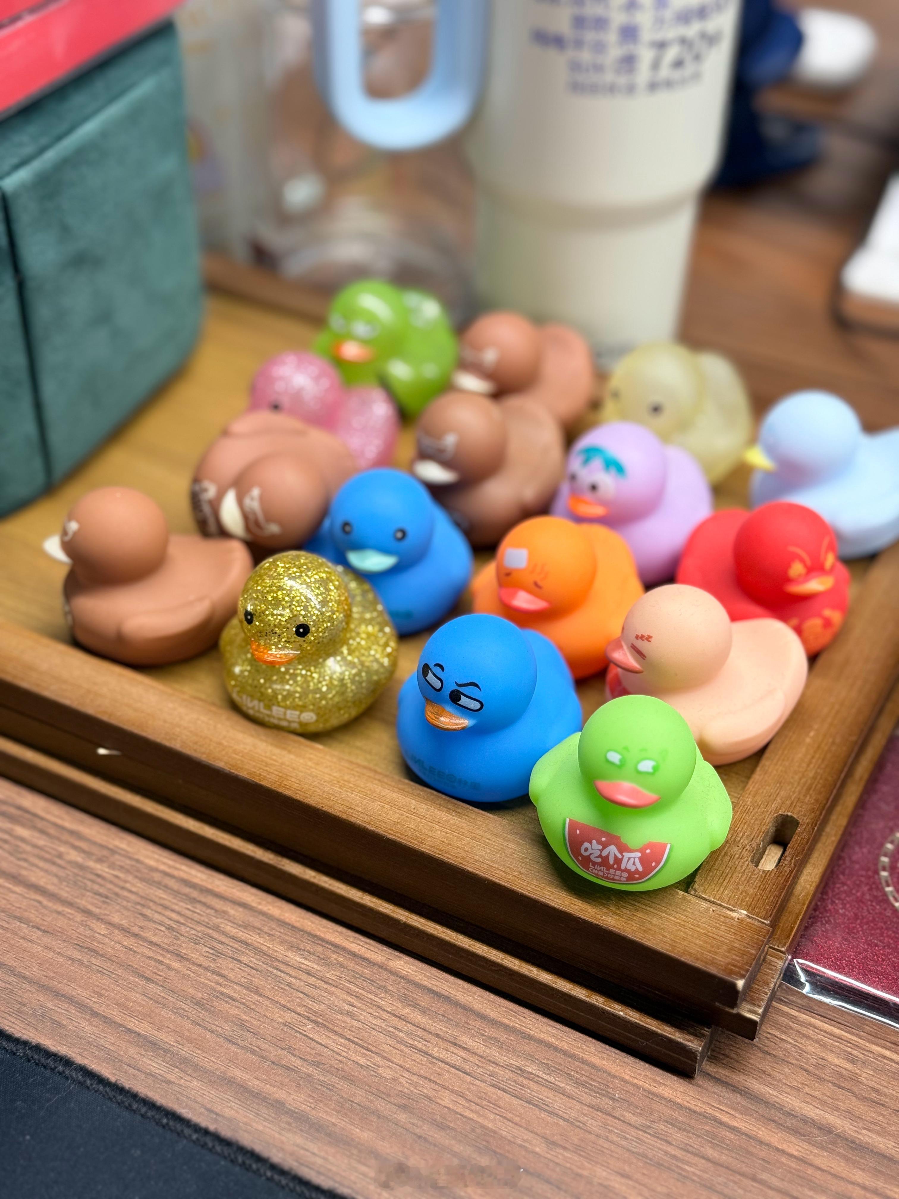 久违了我的工位开工给大家丑三个好运冰箱贴，今年的祝福⬇️抽奖详情