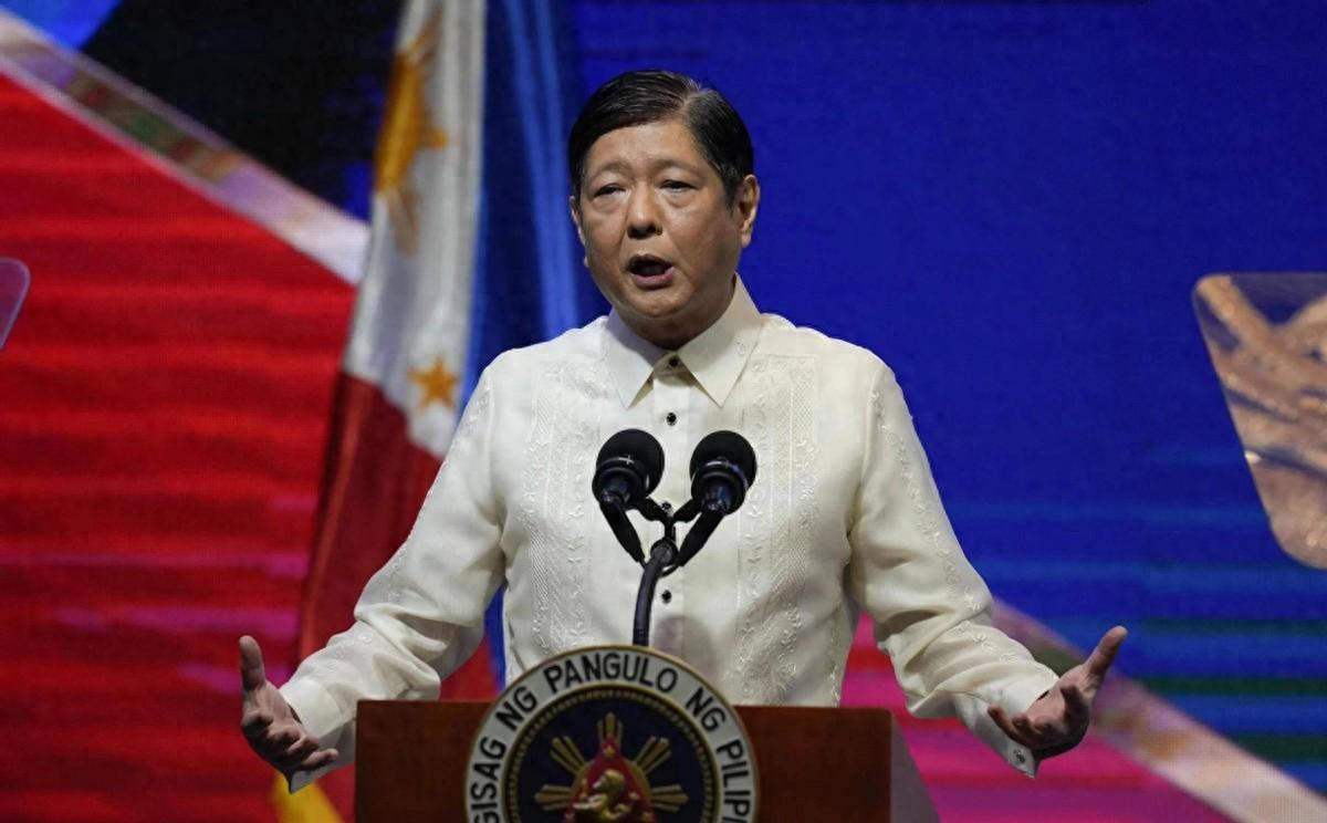 菲律宾刚向中国求助稳化肥、谈能源，转头就拉美日搞万人军演，这种两头下注的路，真能