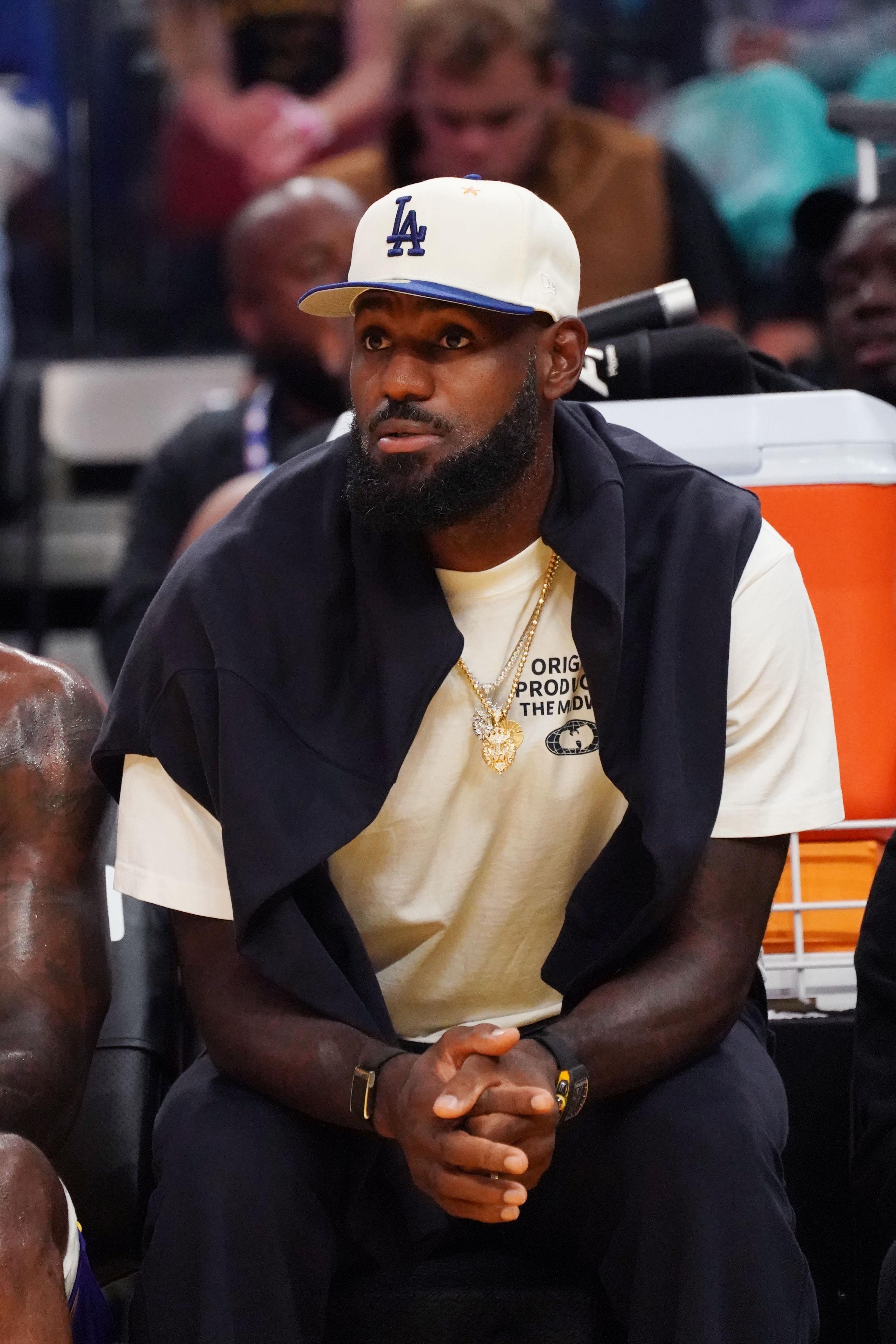 据Shams报道，詹姆斯将不会随队出征湖人￼接下来的5连客，他可能去湖人G联盟球