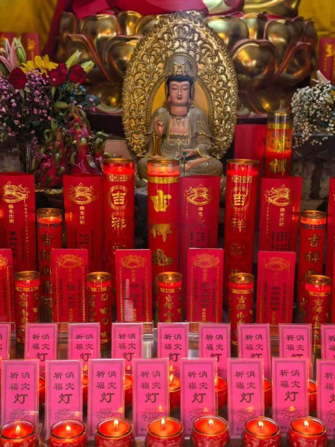 六月十九，观世音菩萨圣诞吉日，天心感应，慈光遍照。此日行一善，胜过平日千百倍，发