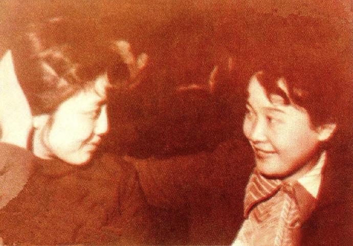 李谷一与北影“三花”李秀明 刘晓庆 张金玲的合影
李秀明 刘晓庆都有三部电影插曲