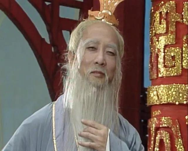 演艺圈里竟藏着位“扫地僧”级人物——有这么一位演员，横跨四大名著，从足智多谋的谋