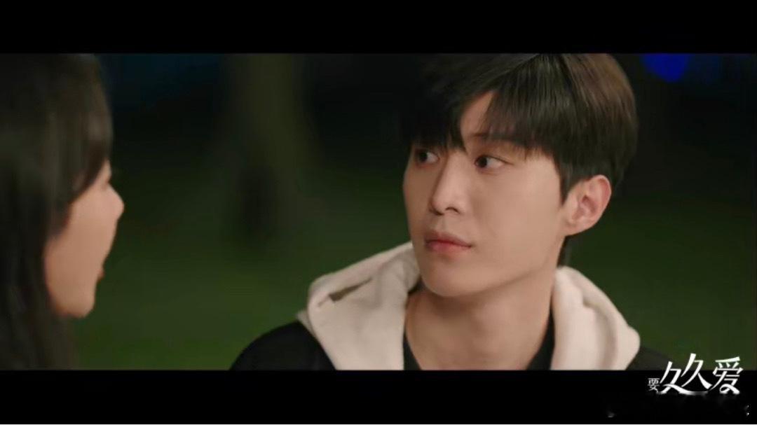 #蒋翼的吻技是在英国和杨澄学的吗# 看到这个kiss kiss画面出现的时候，不