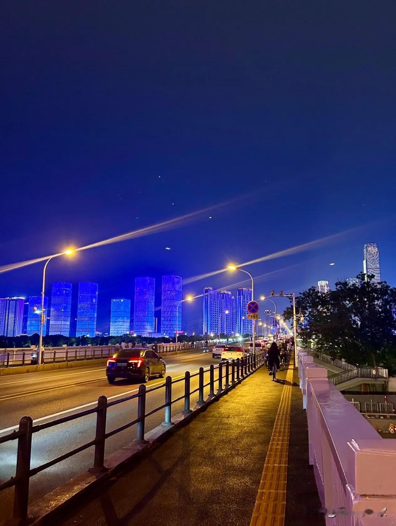 大家注意了，
明天开始，
非必要就别出门了，因为从1月8号到1月17号正式进入三