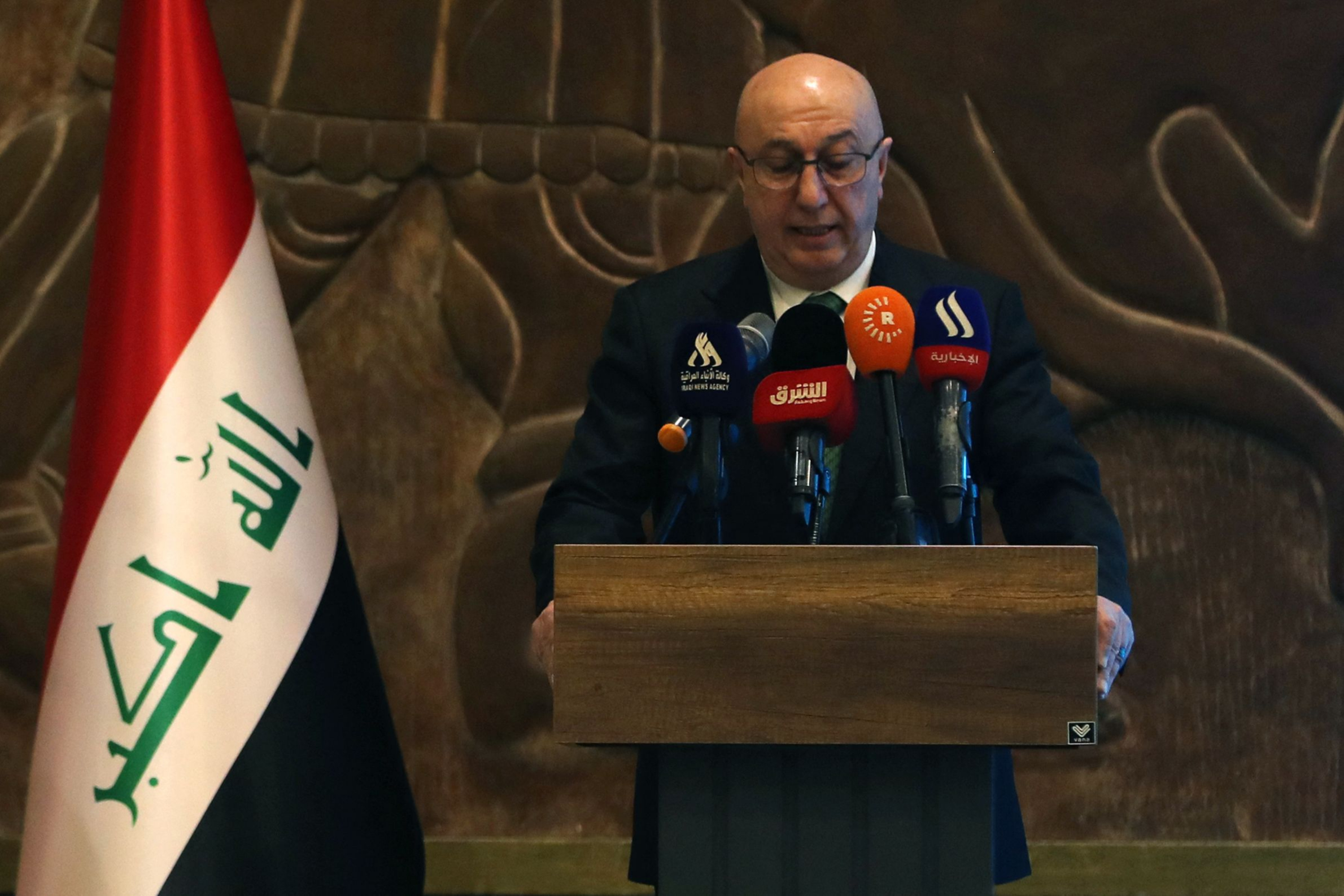 【#阿梅迪当选伊拉克新总统#】据路透社4月11日报道，伊拉克国民议会11日选举库