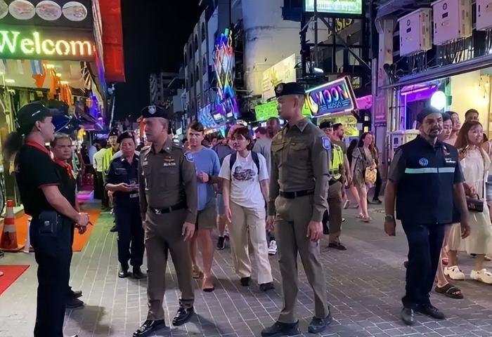 泰国提前千防万防，还是没能拦住美军酒后闹事！9月3日凌晨，两名从“林肯”号航母下