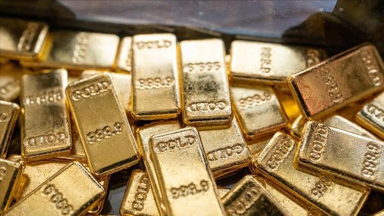 金价大跌散户慌忙出逃，中国央行却单月扫货32万盎司创下近15个月新高，两股力量激