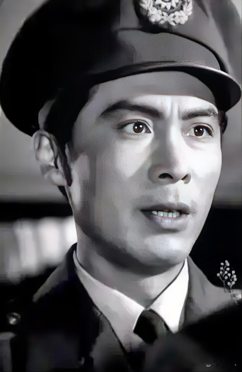 大家还记得这位男演员吗？
他今年已84岁了，土生土长的大连人，毕业于中央戏剧学院