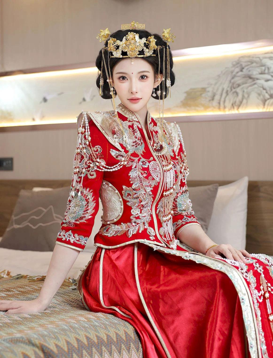 红色礼服华丽端庄，今天你将成为别人的新娘晒出你梦中的婚礼 穿着婚纱,嫁给爱情 什