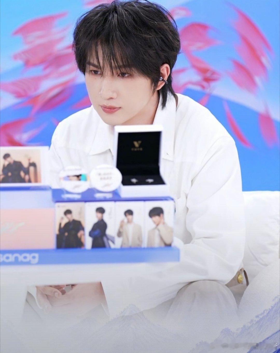 李宏毅今晚直播图