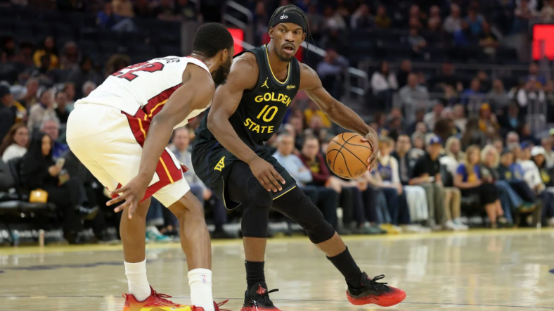 勇士队球星吉米·巴特勒接受右膝手术修复前交叉韧带。此次撕裂导致他赛季提前结束。勇