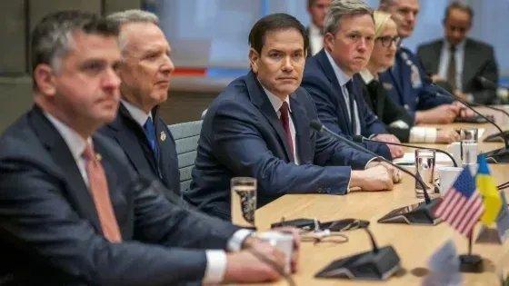 凤凰新闻【日内瓦→巴黎→佛罗里达，特朗普的“谈判高手”正把鲁比奥变成局外人】据美