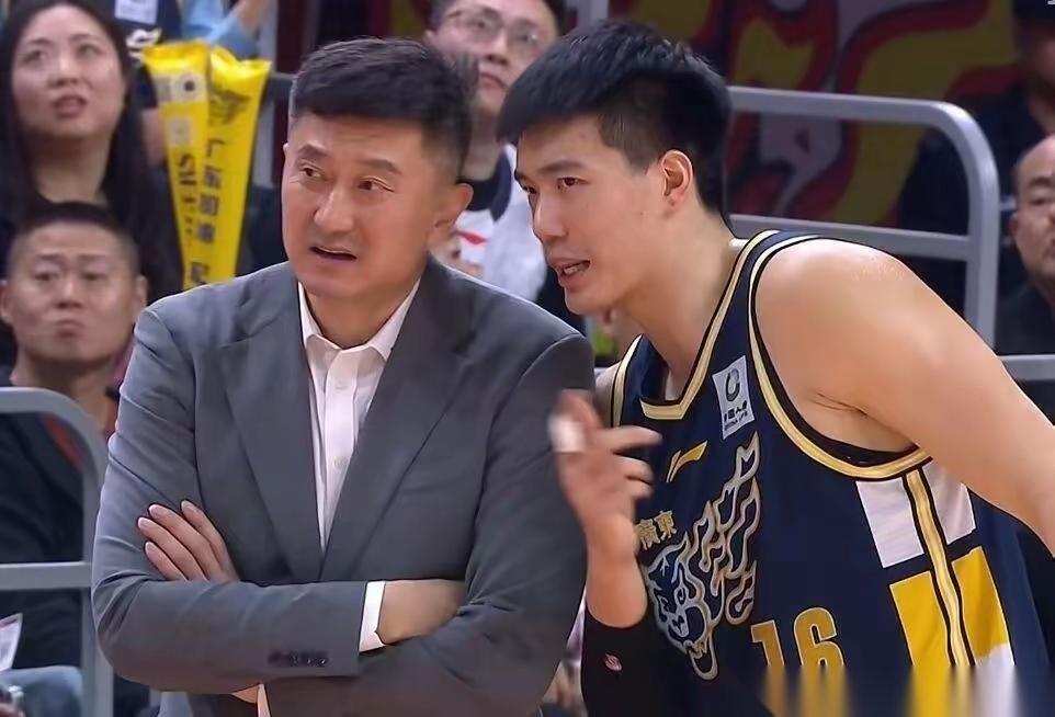 在广东队输给了福建队后，球迷意难平，纷纷帮助找原因，还有很多的质疑声，我倒是觉得