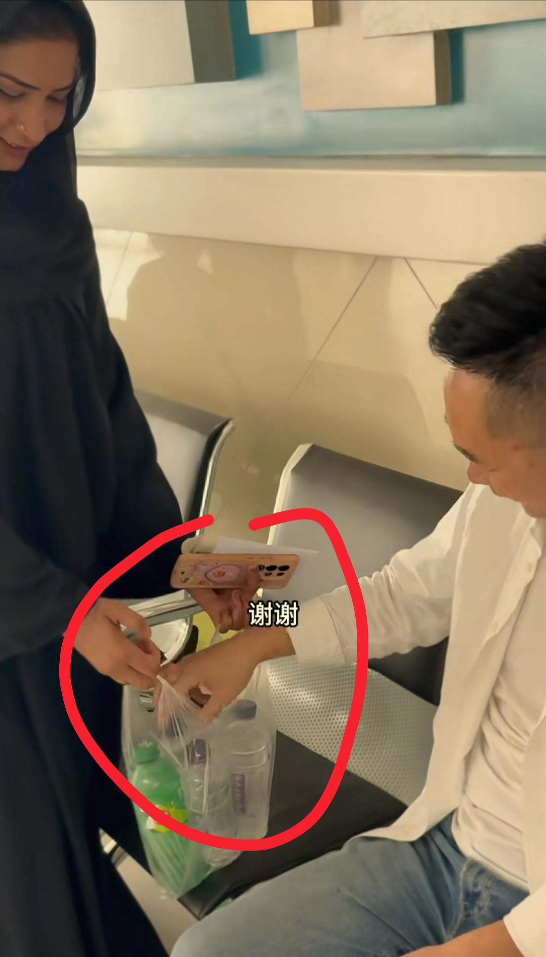 我开始有点理解皮衣哥了
苏美拉这么完美的女人，谁会不喜欢啊？
不仅是因为长的漂亮