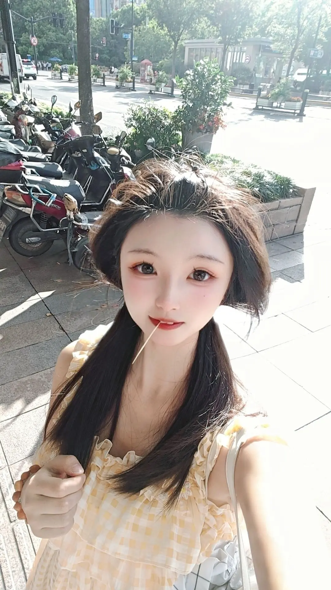 不许动，打劫。把你的初吻交出来