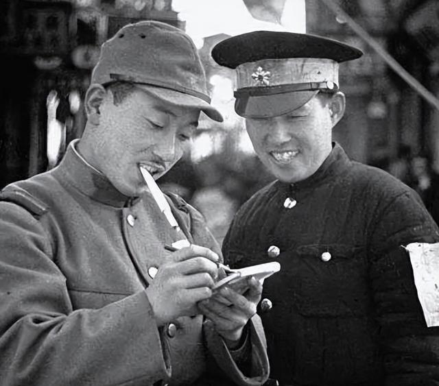 1943年，新四军团长汤景延叛变，打死3名战士后，又带着600多人投敌，有人提议