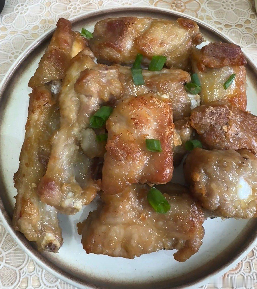 自己在家做饭反而比点外卖还贵很多调料一大瓶买回来，一年用不完一半，过期丢掉，这部