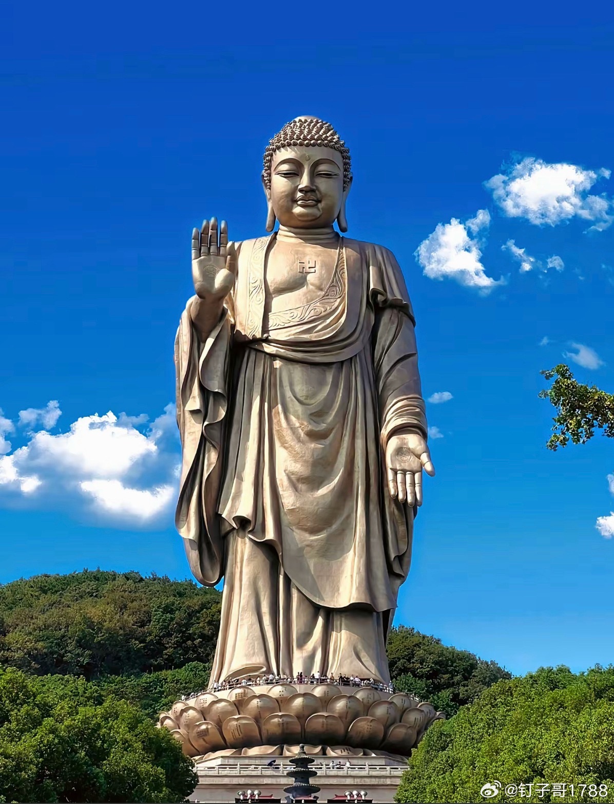 今天农历7月初一点个赞评论区留下你的祈福，看到等于做到，一顺百顺，一帆风顺，合家