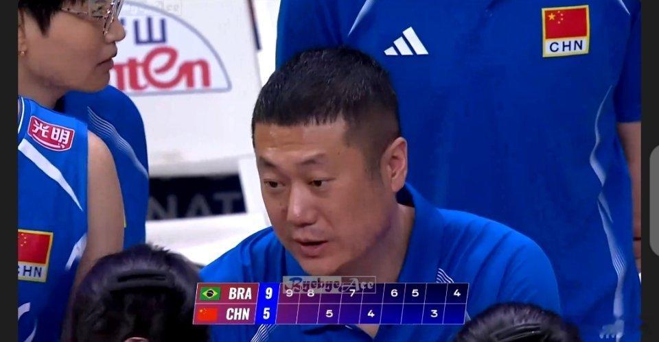 望月体育 老赵的表情管理今天给满分中国女排vs巴西女排 落后也是微笑当先 聊城