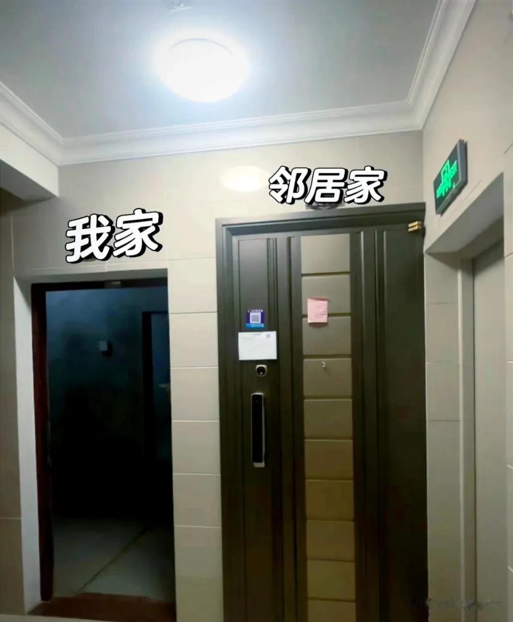 一网友发文吐槽，邻居家把门装成这样，感觉很生气，换作你，你会怎么做？ ​​​