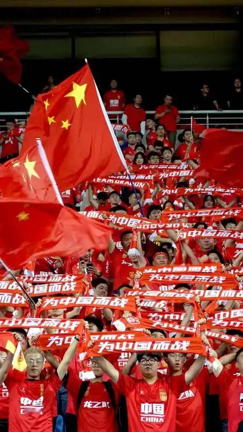 11岁老球迷六一愿望是中国队赢这个六一，11岁的“老球迷”小明有话要说：“我看球