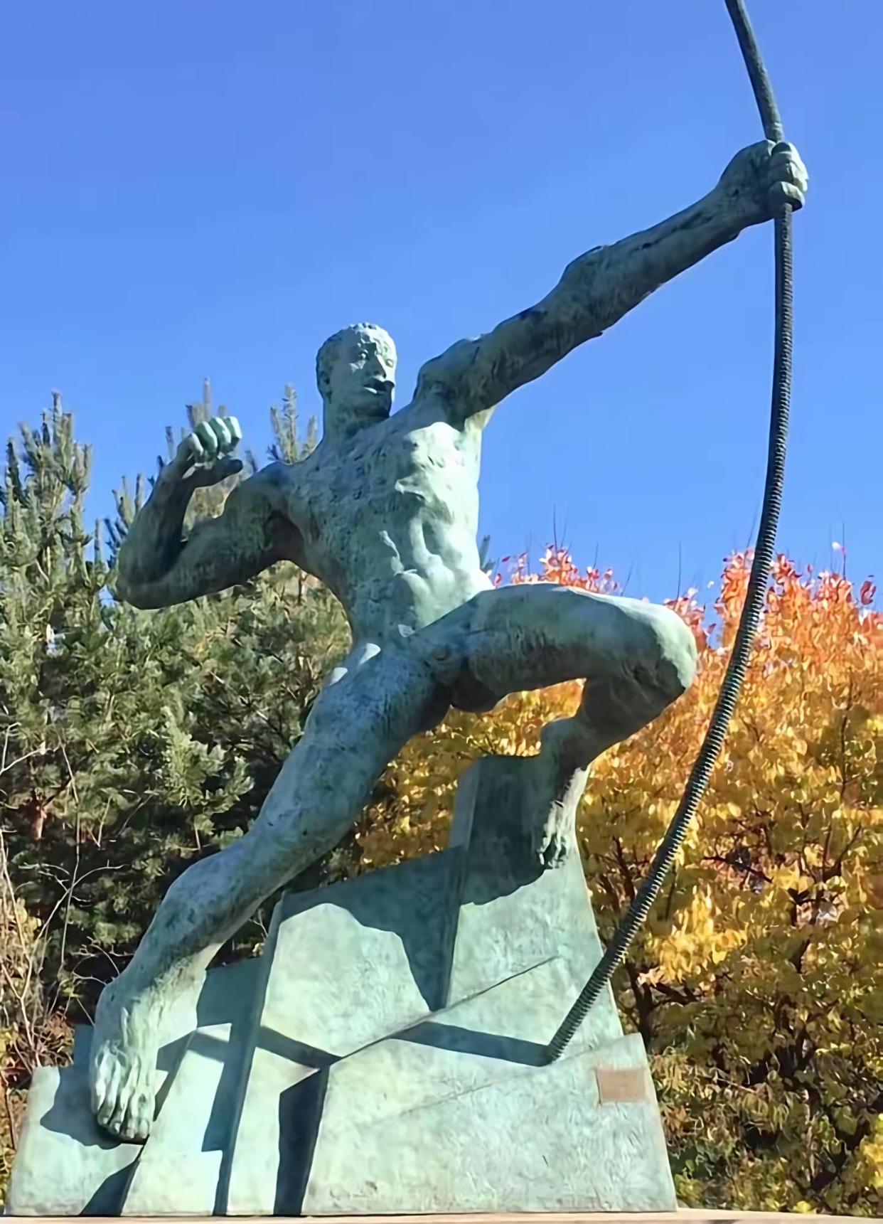 清华美院雕塑这事，满是说不通的疑点！

清华美院做的雕塑全是免费落地，这事怎么想