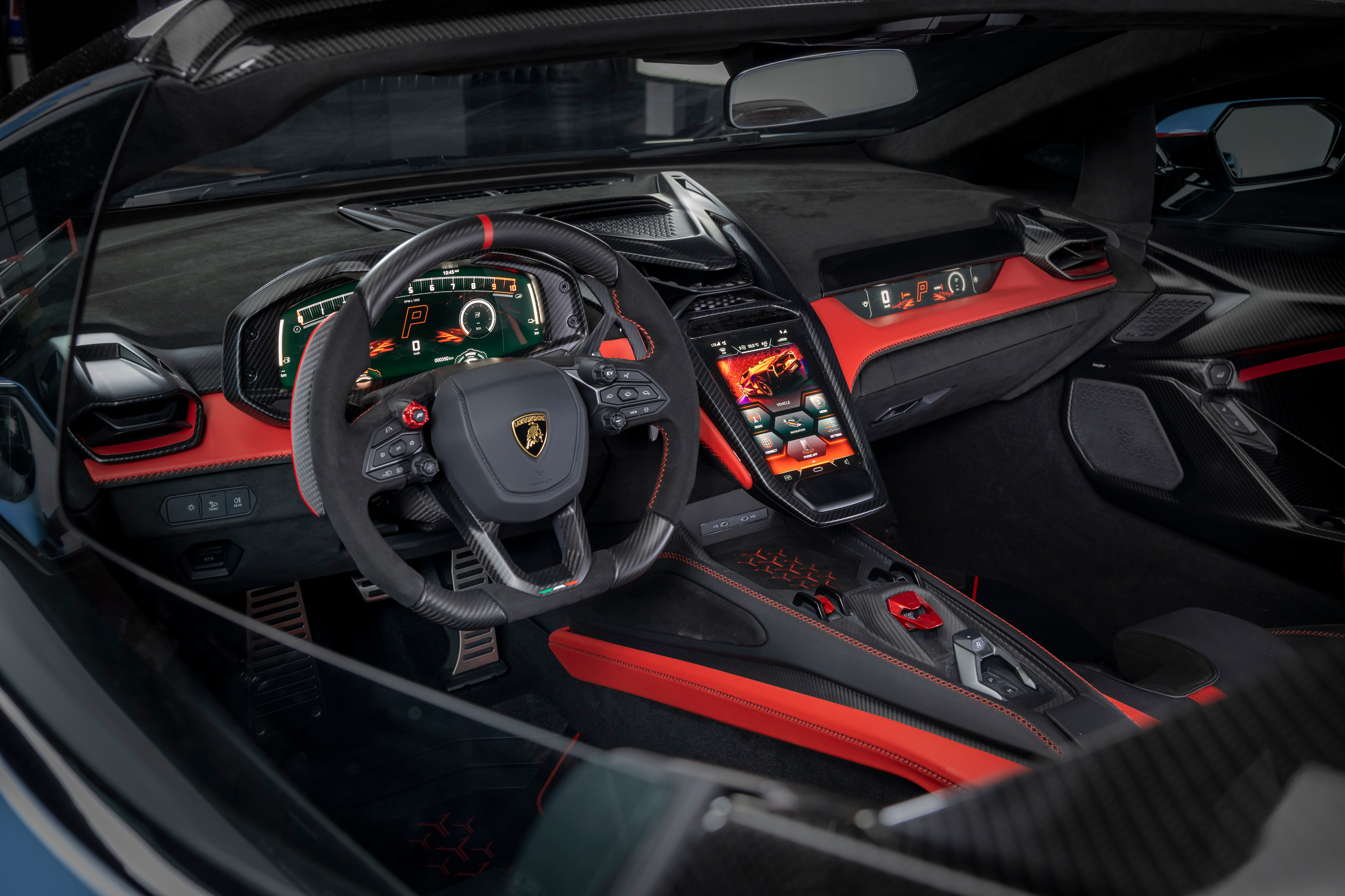 Lamborghini Fenomeno Roadster“永久敞篷”设计，比硬