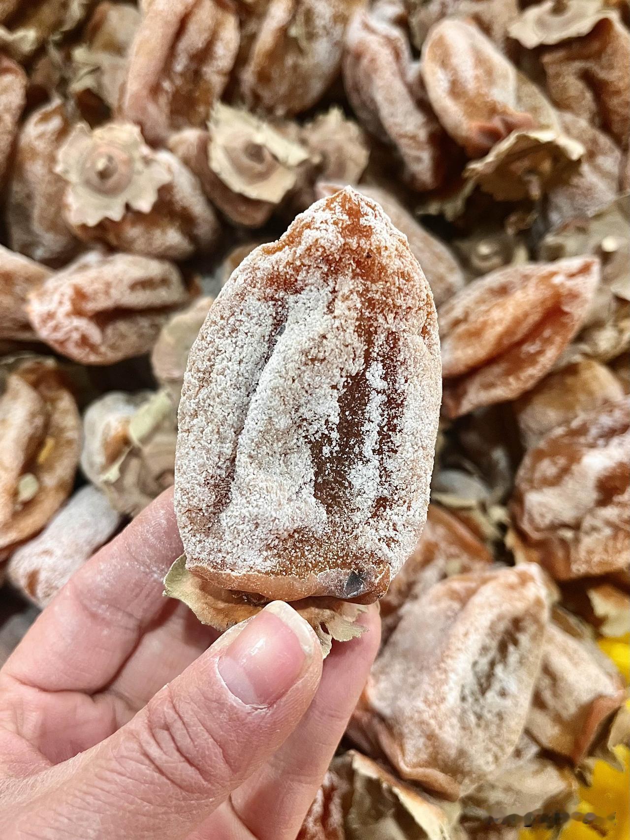 富平柿饼快要结束了哈
✅ 独立包装：干净卫生，方便携带，一次一个刚刚好，里面还贴