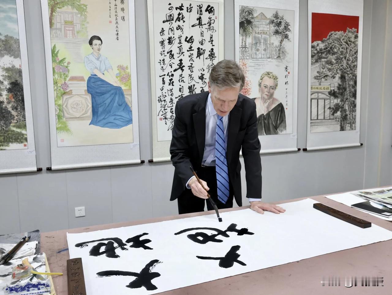 美国🇺🇸驻华大使伯恩斯
最近出差很频繁
很少推动两国友谊，不断在调研
伯恩斯