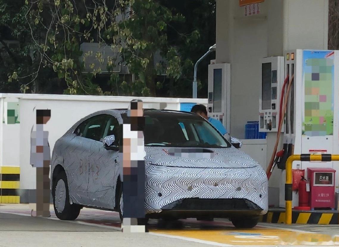 小鹏G6增程版曝光！据说有5C快充、纯电400km续航、最大续航1400km以上