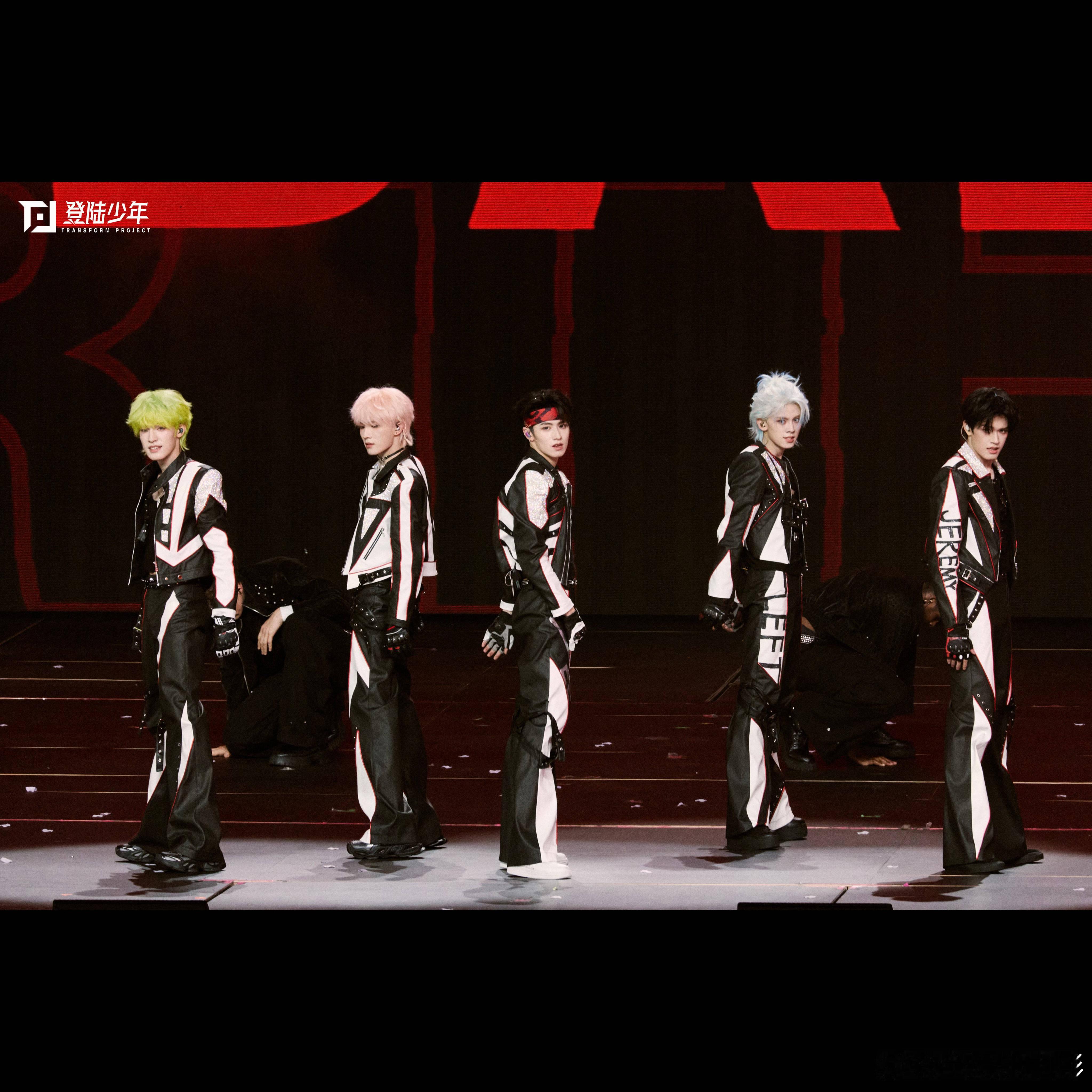 top登陆少年出道600天直播六百个日夜，见证少年蜕变与成长朱志鑫、张泽禹、张极