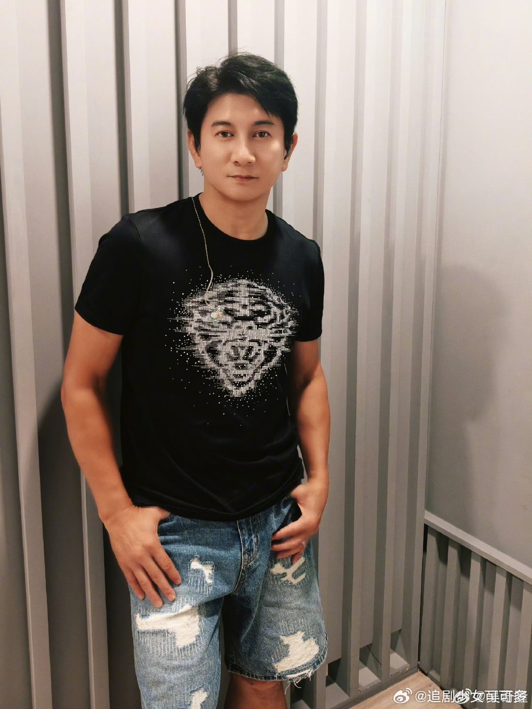 春日之地监制吴奇隆 吴奇隆转幕后了 吴奇隆跨界幕后担任春日之地监制，携手团队打造