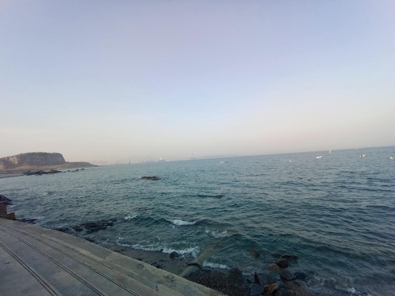 上联：海阔凭鱼跃，求下联天高任鸟飞