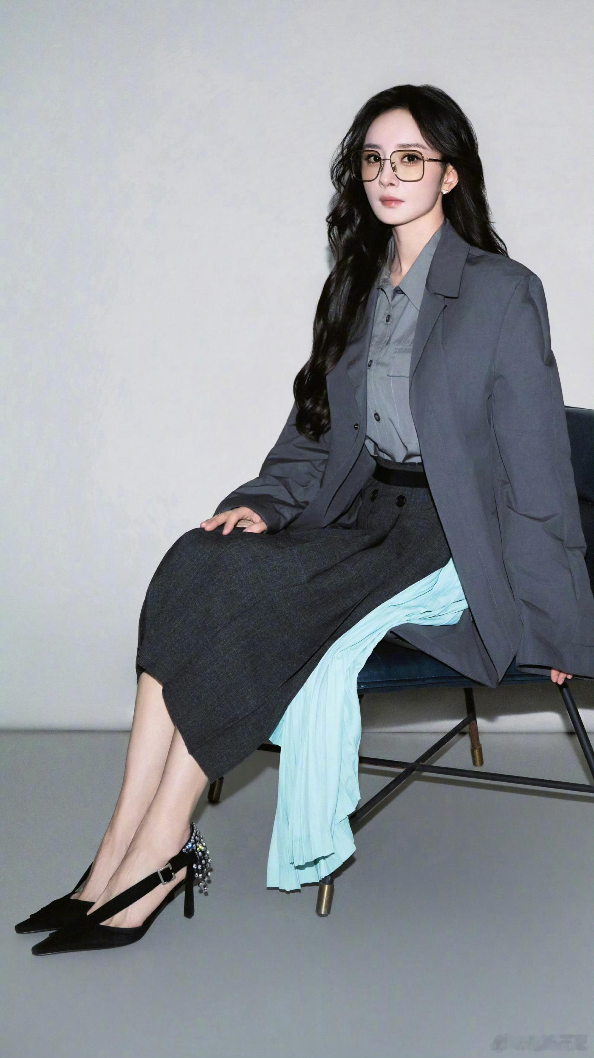 prada请杨幂是最正确的决定 好时尚的表现力是我见过穿这个牌子最适配的明星了 