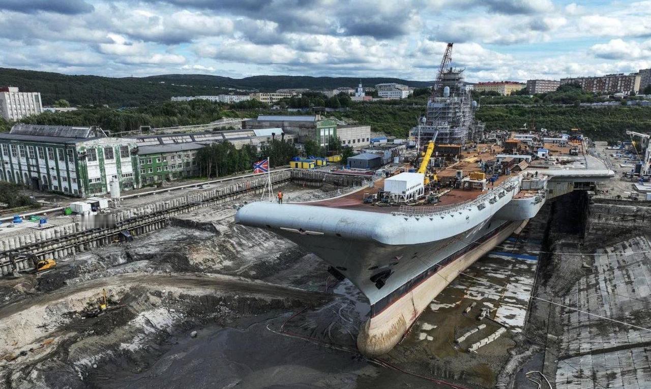 为什么俄罗斯现在，连核动力航母都造不出来了？
 
曾几何时，苏联是名副其实的航母