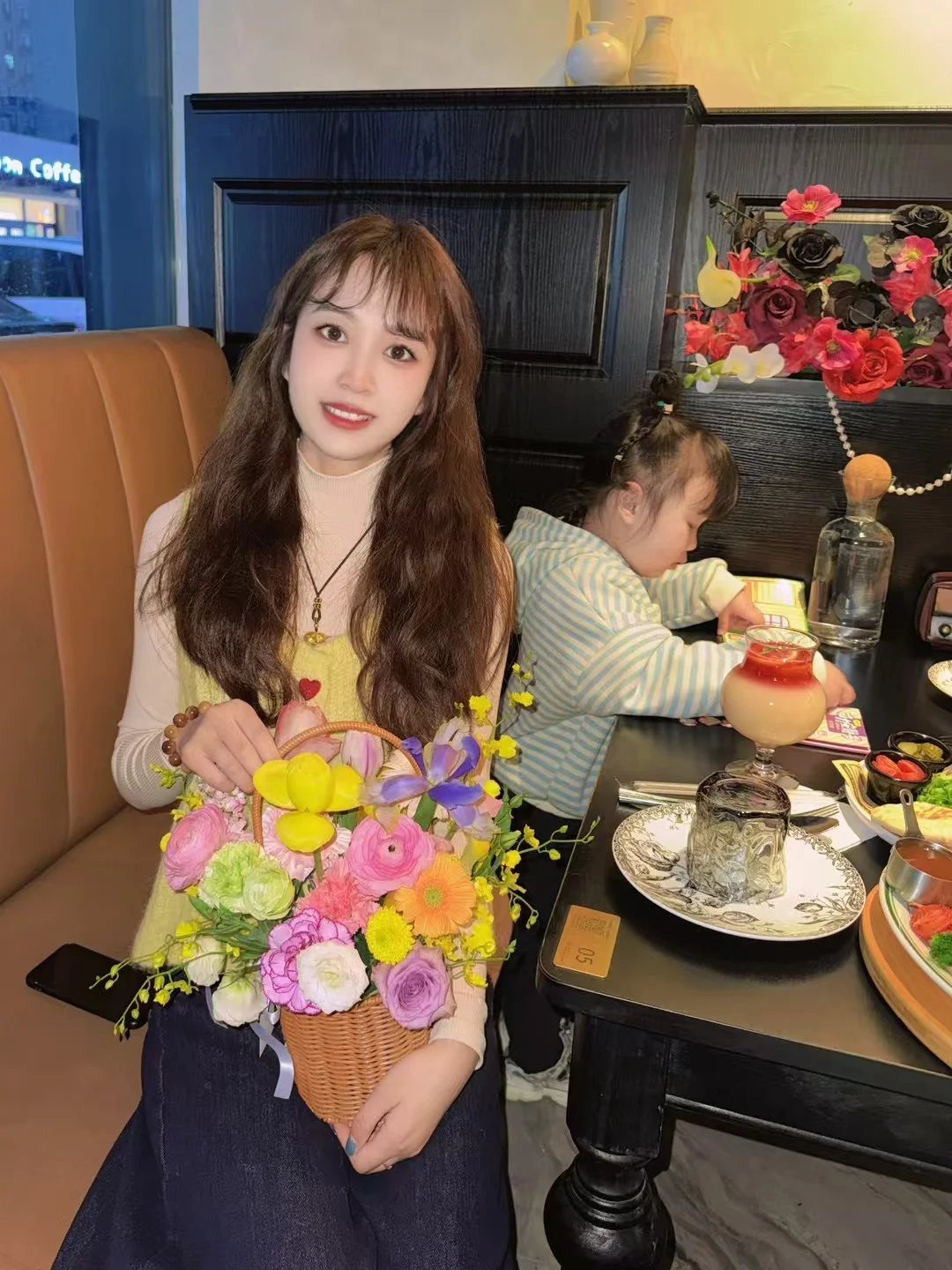 带娃出门恰饭，是被鲜花和美食治愈的一天✨