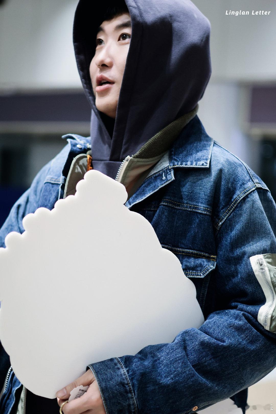 闫佩伦连续三年上春晚  闫佩伦演许仙  闫佩伦再登春晚，携《借伞》而来，融合四大