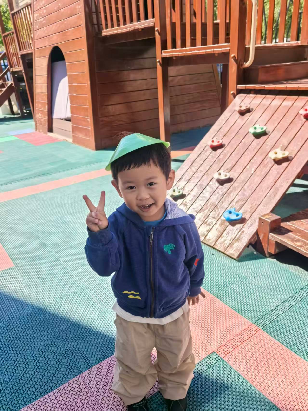 齐刘海还是小萌婴一枚。 ​​​