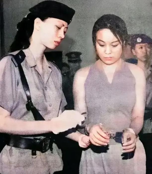 1999年，警方捣毁了位于北京亚运村“七号别墅”的特大“淫窝”。然而，组织者的身