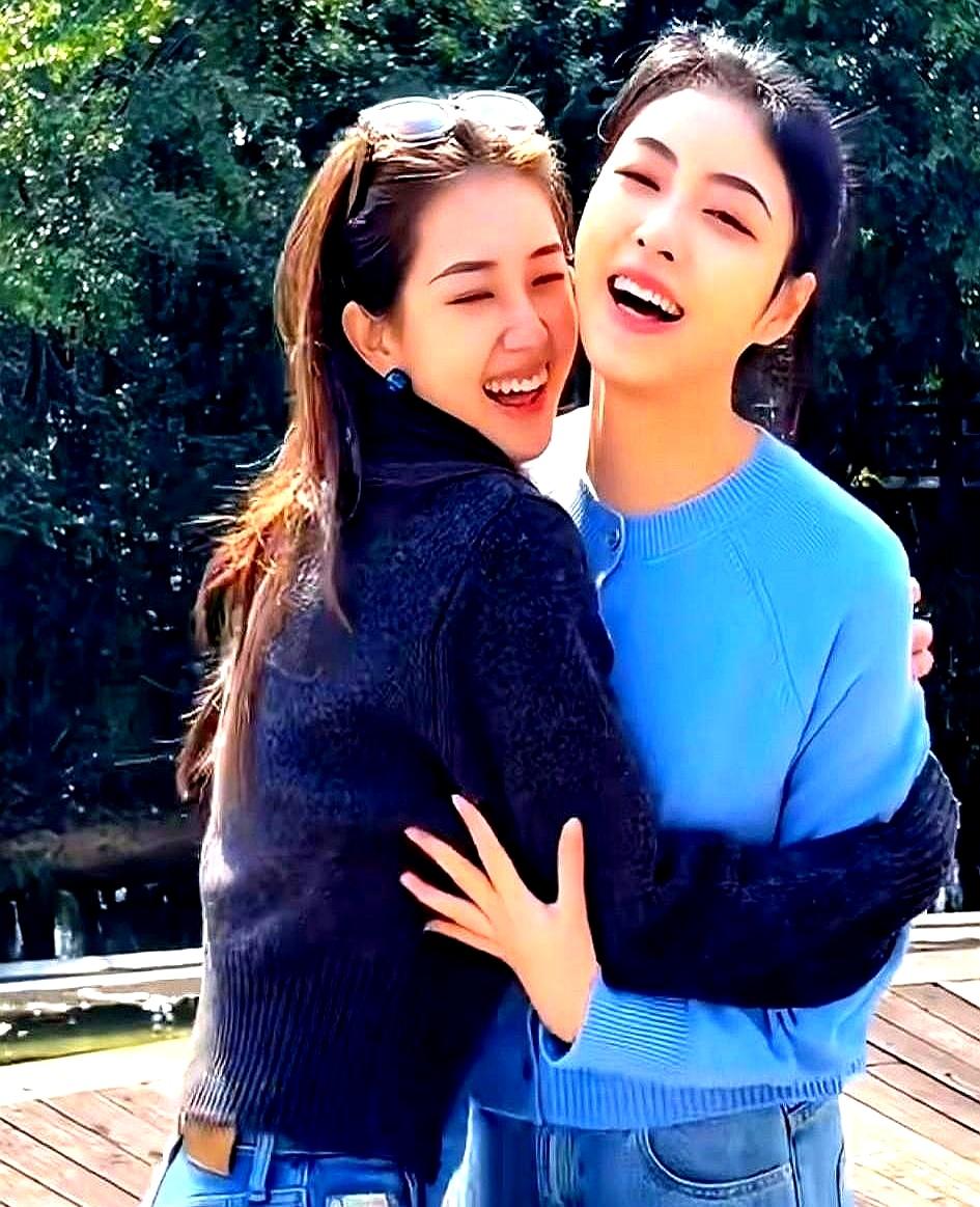 郭宇欣火了，但好像也被“”了。
 

公司硬是把新人安童塞进她的每部戏，从丫鬟演